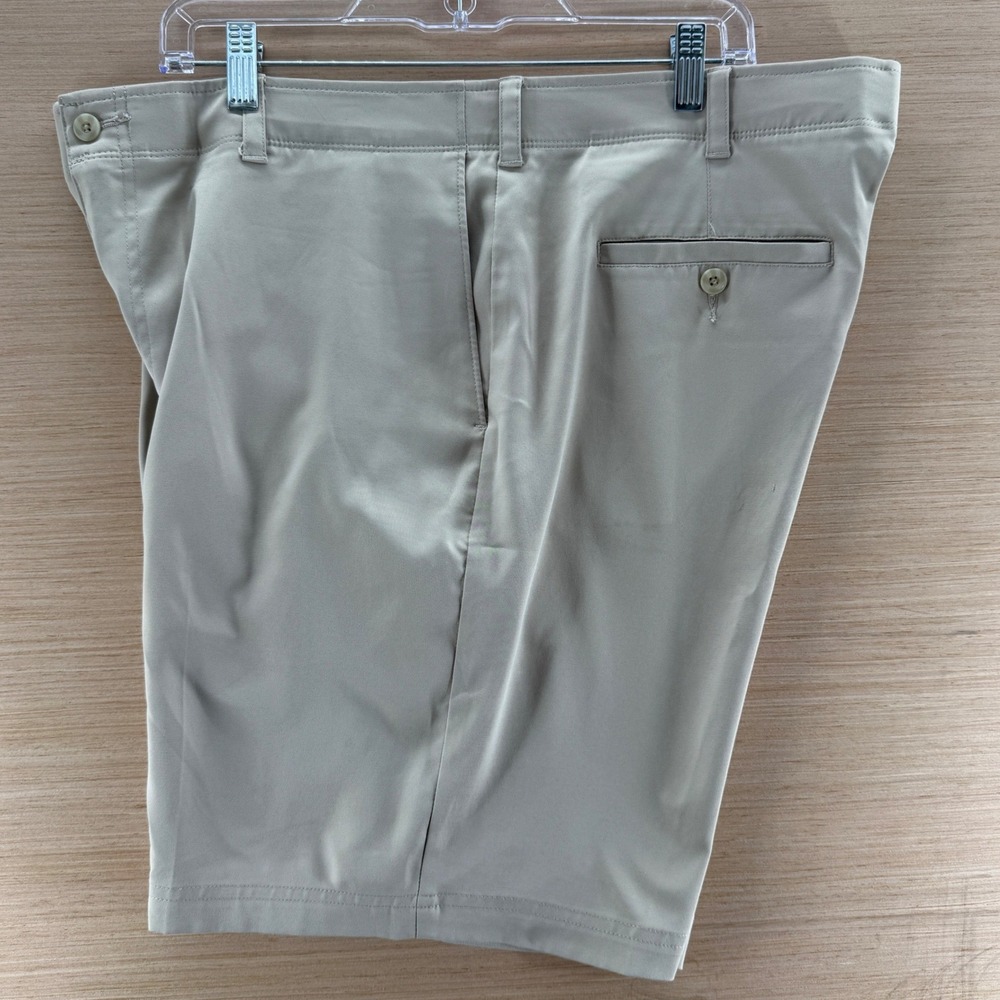 PGA Tour Mens Golf Shorts Khaki Flat Front Performance Size 40 SEE MEASUREMENTS